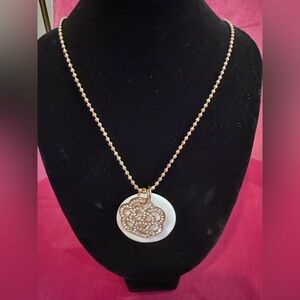 Elegant Gold and White Pendant Necklace